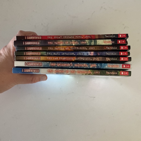 I survived 7 books Chicago Gettysburg D-Day Earthquake Nazi blizzard Grizzlies - Picture 13 of 13